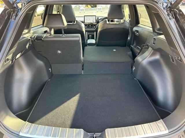 カローラクロス ハイブリッド Z 4WD【パノラマルーフ】アドバンスドパーク 【神奈川仕入】【寒冷地仕様/シートヒーター】【パノラミックビューモニター/10.5型ナビ/連動前後ドラレコ】【パワーバックドア】【ルーフレール】【BSM/クルコン】【HDMI/フルセグTV/BT】(46枚目)