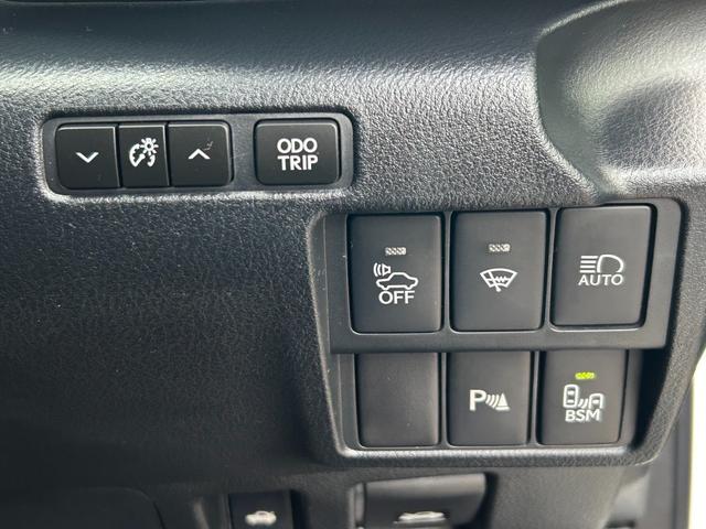 IS IS300h Fスポーツ【ハイブリッド4WD】【1オーナー】 【BSM/追従クルコン/衝突軽減/車線逸脱警告】【メーカーナビ/バックカメラ/フルセグTV/ブルートゥース】【電動黒革ベンチレーションシート/ステアヒーター】【LEDライト】【純正18AW】(26枚目)