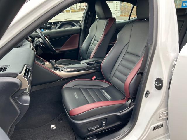 IS IS300h Fスポーツ【ハイブリッド4WD】【1オーナー】 【BSM/追従クルコン/衝突軽減/車線逸脱警告】【メーカーナビ/バックカメラ/フルセグTV/ブルートゥース】【電動黒革ベンチレーションシート/ステアヒーター】【LEDライト】【純正18AW】(46枚目)