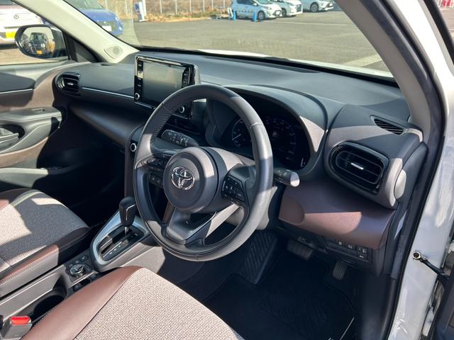 ヤリスクロス ハイブリッドZ【4WD】【鹿児島仕入】【シートヒーター】 【パノラミックビューモニター/パーキングアシスト/8型ディスプレイ】【前後ドラレコ】【BSM/追従クルコン/衝突軽減/車線逸脱警告】【LEDライト】【電動ハーフレザーシート】【純正18AW】【ETC】(32枚目)