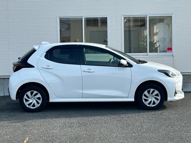 ヤリス Ｘ【４ＷＤ寒冷地仕様】【禁煙車】　【ナビ機能付き８インチディスプレイオーディオ／Ｂｌｕｅｔｏｏｔｈオーディオ／ＵＳＢ接続】【追従クルコン／衝突軽減／車線逸脱警告／コーナーセンサー】【スマートキー／プッシュスタート】【ワイパー熱線】（22枚目）