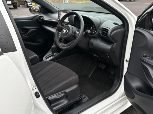 ヤリス Ｘ【４ＷＤ寒冷地仕様】【禁煙車】　【ナビ機能付き８インチディスプレイオーディオ／Ｂｌｕｅｔｏｏｔｈオーディオ／ＵＳＢ接続】【追従クルコン／衝突軽減／車線逸脱警告／コーナーセンサー】【スマートキー／プッシュスタート】【ワイパー熱線】（28枚目）