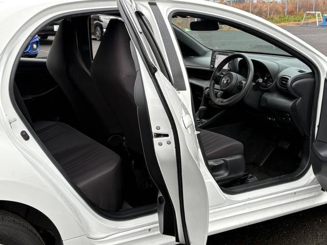 ヤリス Ｘ【４ＷＤ寒冷地仕様】【禁煙車】　【ナビ機能付き８インチディスプレイオーディオ／Ｂｌｕｅｔｏｏｔｈオーディオ／ＵＳＢ接続】【追従クルコン／衝突軽減／車線逸脱警告／コーナーセンサー】【スマートキー／プッシュスタート】【ワイパー熱線】（30枚目）