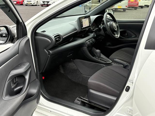 ヤリス Ｘ【４ＷＤ寒冷地仕様】【禁煙車】　【ナビ機能付き８インチディスプレイオーディオ／Ｂｌｕｅｔｏｏｔｈオーディオ／ＵＳＢ接続】【追従クルコン／衝突軽減／車線逸脱警告／コーナーセンサー】【スマートキー／プッシュスタート】【ワイパー熱線】（32枚目）