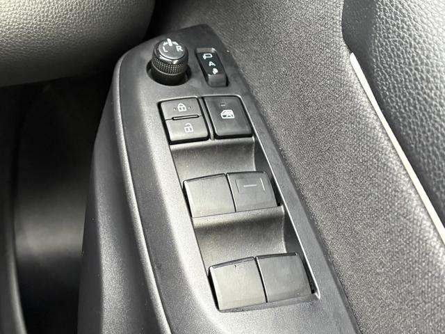 ヤリス Ｘ【４ＷＤ寒冷地仕様】【禁煙車】　【ナビ機能付き８インチディスプレイオーディオ／Ｂｌｕｅｔｏｏｔｈオーディオ／ＵＳＢ接続】【追従クルコン／衝突軽減／車線逸脱警告／コーナーセンサー】【スマートキー／プッシュスタート】【ワイパー熱線】（43枚目）