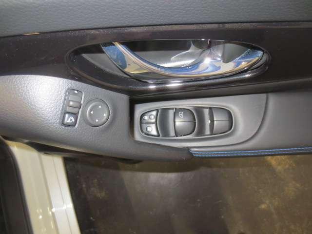 エクストレイル ２．０　ＡＵＴＥＣＨ　ｉパッケージ　２列車　４ＷＤ　純正メモリーナビ・ＴＶ・アラウンドビューモ　エマブレ　黒革シート　バックカメラ　ワンオーナ　全周囲カメラ　ＥＴＣ　アイドリングストップ　メモリーナビ　インテリキー　アルミホイール　ナビＴＶ　４ＷＤ　盗難防止装置　レーダークルコン（9枚目）