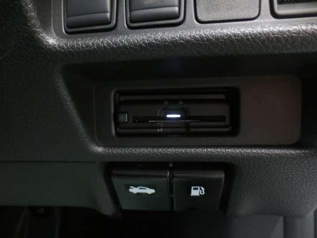 エクストレイル ２．０　ＡＵＴＥＣＨ　ｉパッケージ　２列車　４ＷＤ　純正メモリーナビ・ＴＶ・アラウンドビューモ　エマブレ　黒革シート　バックカメラ　ワンオーナ　全周囲カメラ　ＥＴＣ　アイドリングストップ　メモリーナビ　インテリキー　アルミホイール　ナビＴＶ　４ＷＤ　盗難防止装置　レーダークルコン（14枚目）