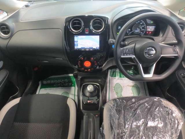 ノート １．２　ｅ－ＰＯＷＥＲ　Ｘ　Ｖセレクション　社外メモリーナビ　アラウンドカメラ　運転席助手席エアバック　エアバッグ　衝突被害軽減装置　イモビライザー　ＬＥＤヘッドライト　パワーウインドウ　レーンアシスト　ＥＴＣ　アルミホイール　スマートキー　フルオートエアコン（3枚目）