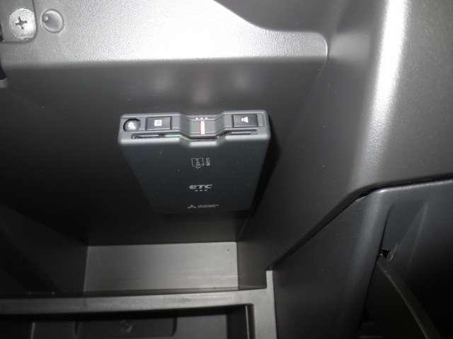 ノート １．２　ｅ－ＰＯＷＥＲ　Ｘ　Ｖセレクション　社外メモリーナビ　アラウンドカメラ　運転席助手席エアバック　エアバッグ　衝突被害軽減装置　イモビライザー　ＬＥＤヘッドライト　パワーウインドウ　レーンアシスト　ＥＴＣ　アルミホイール　スマートキー　フルオートエアコン（10枚目）