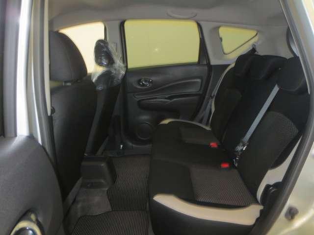 ノート １．２　ｅ－ＰＯＷＥＲ　Ｘ　Ｖセレクション　社外メモリーナビ　アラウンドカメラ　運転席助手席エアバック　エアバッグ　衝突被害軽減装置　イモビライザー　ＬＥＤヘッドライト　パワーウインドウ　レーンアシスト　ＥＴＣ　アルミホイール　スマートキー　フルオートエアコン（12枚目）