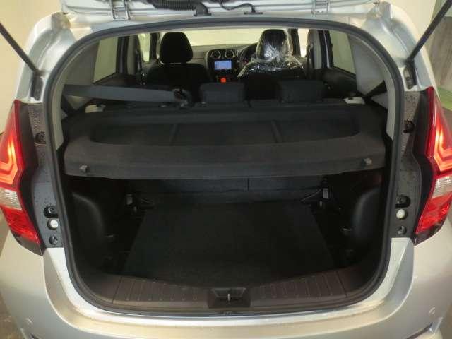 ノート １．２　ｅ－ＰＯＷＥＲ　Ｘ　Ｖセレクション　社外メモリーナビ　アラウンドカメラ　運転席助手席エアバック　エアバッグ　衝突被害軽減装置　イモビライザー　ＬＥＤヘッドライト　パワーウインドウ　レーンアシスト　ＥＴＣ　アルミホイール　スマートキー　フルオートエアコン（18枚目）