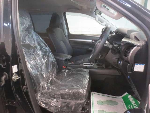 ハイラックス ２．４　Ｚ　ディーゼルターボ　４ＷＤ　社外メモリーナビ・ＴＶ・バックモニター・ク　アイドリングＳＴＯＰ　プリクラッシュＳ　車線逸脱警報装置　キーフリーシステム　運転席助手席エアバック　バックモニタ　パワーウインドウ　ＥＴＣ搭載　ナビ＆ＴＶ　スマートキー＆プッシュスタート　パワステ（6枚目）