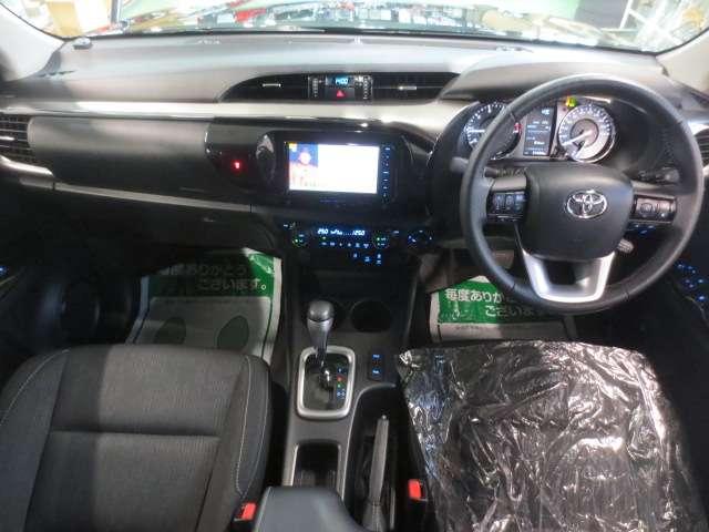 快適な運転席まわり♪視界の良い運転席で、ステアリングスイッチの他、各種スイッチが使いやすく配置されています☆