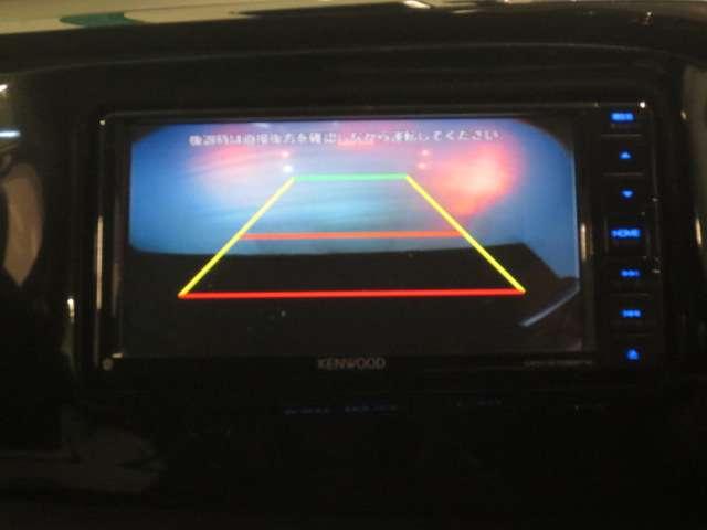 安心のバックモニター付きです！ナビの画面にカメラ映像がしっかり表示されるので、駐車が苦手な方でも安心して車庫入れができますよ♪
