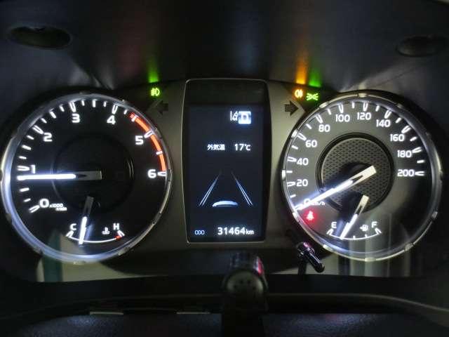 見やすくかっこいいデザインのスピードメーターです☆走行距離も比較的少ないお車となっております！