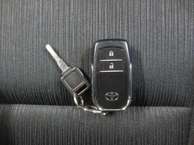 キーを出さずにドアロックの開閉ができる便利なスマートキー♪