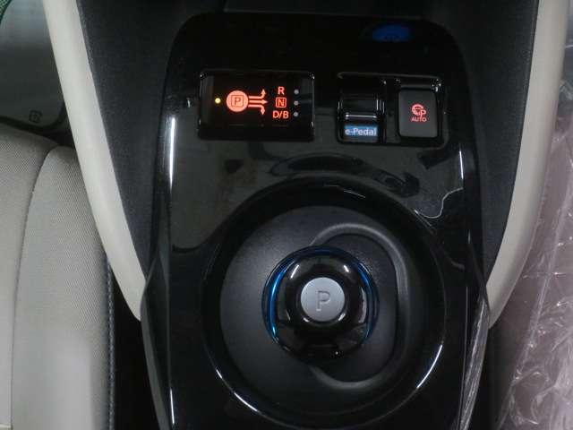 リーフ G アラビュー・エマブレ・プロパイロット アダプティブクルコン LEDヘッドライト ワンオーナー ETC スマートキー バックカメラ 盗難防止 アルミホイール フルオートエアコン キーフリー メモリ-ナビ パワステ ABS エアバッグ(10枚目)