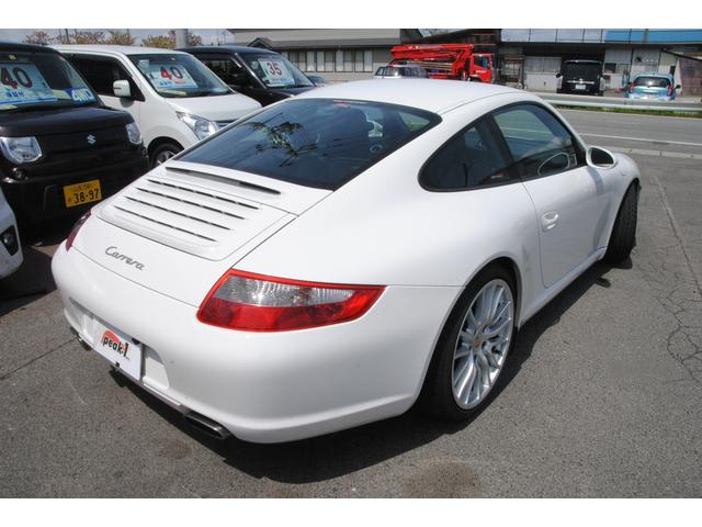 ９１１ ９１１カレラ　スポーツクロノＰＫＧ　黒革　ＰＡＳＭ装着車スポーツモード付き　禁煙車　デジタルインナーミラー　Ｂカメラ　修復歴無し　自然吸気フラット６　純正１９ＡＷ　シートヒーター（7枚目）