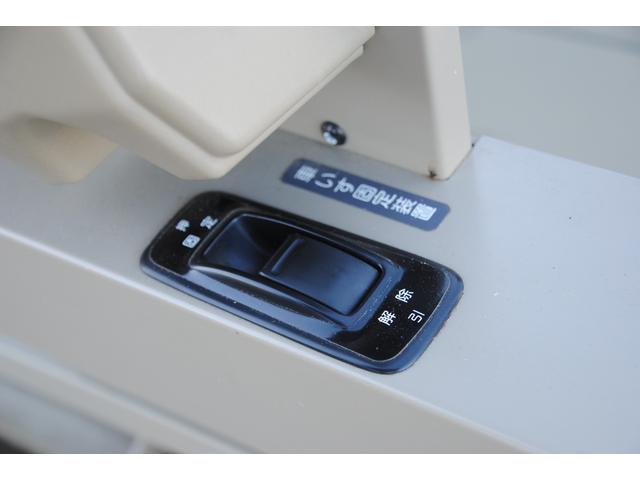 セレナ チェアキャブリフタータイプ 4WD 両側パワースライドドア 電動バックドア ETC 後席フリップダウンモニター 禁煙車 福祉車両 5ナンバーサイズ 3年間走行無制限保証 車検整備2年付き Bカメラ(6枚目)