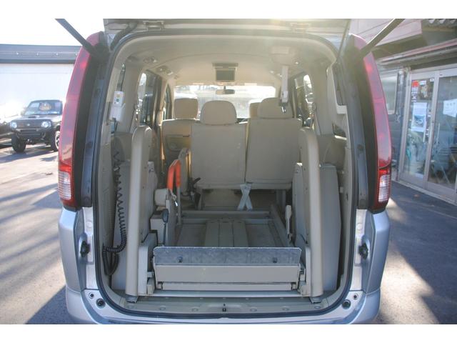 セレナ チェアキャブリフタータイプ 4WD 両側パワースライドドア 電動バックドア ETC 後席フリップダウンモニター 禁煙車 福祉車両 5ナンバーサイズ 3年間走行無制限保証 車検整備2年付き Bカメラ(11枚目)