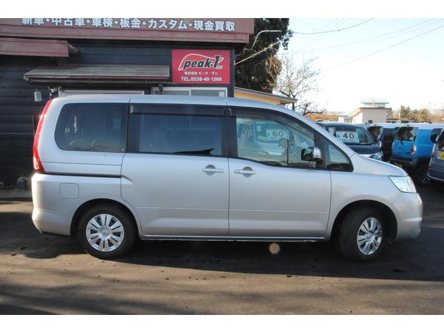 セレナ チェアキャブリフタータイプ 4WD 両側パワースライドドア 電動バックドア ETC 後席フリップダウンモニター 禁煙車 福祉車両 5ナンバーサイズ 3年間走行無制限保証 車検整備2年付き Bカメラ(24枚目)