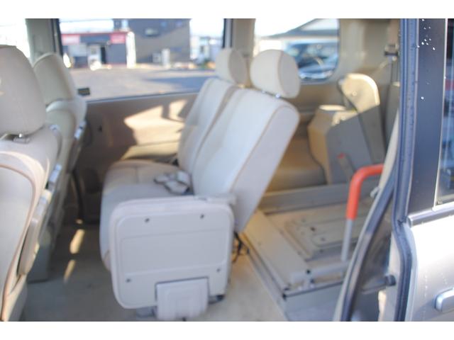 セレナ チェアキャブリフタータイプ 4WD 両側パワースライドドア 電動バックドア ETC 後席フリップダウンモニター 禁煙車 福祉車両 5ナンバーサイズ 3年間走行無制限保証 車検整備2年付き Bカメラ(42枚目)
