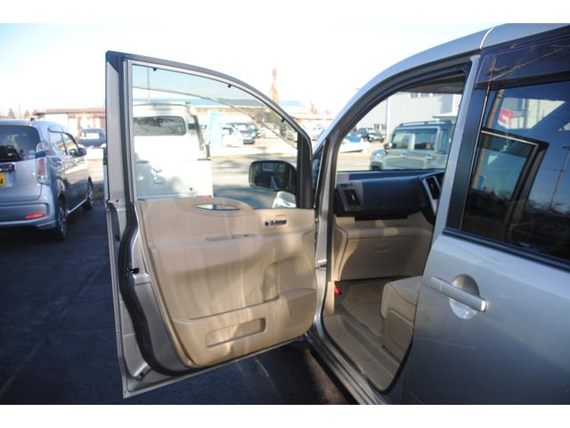 セレナ チェアキャブリフタータイプ 4WD 両側パワースライドドア 電動バックドア ETC 後席フリップダウンモニター 禁煙車 福祉車両 5ナンバーサイズ 3年間走行無制限保証 車検整備2年付き Bカメラ(45枚目)