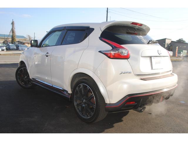 ジューク ニスモ　ＲＳ　４ＷＤ　８速ＣＶＴ　ＭＲ１６ＤＤＴニスモＲＳ専用チューン　ＲＳ専用大径ブレーキローター　キャリパーＲＳレッド　ＲＳエキゾースト　　３年間走行無制限保証　ＥＴＣ　全方位モニター　オートライト　寒冷地仕様（13枚目）