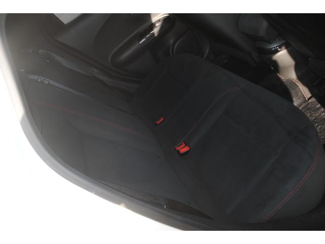 ジューク ニスモ　ＲＳ　４ＷＤ　８速ＣＶＴ　ＭＲ１６ＤＤＴニスモＲＳ専用チューン　ＲＳ専用大径ブレーキローター　キャリパーＲＳレッド　ＲＳエキゾースト　　３年間走行無制限保証　ＥＴＣ　全方位モニター　オートライト　寒冷地仕様（26枚目）