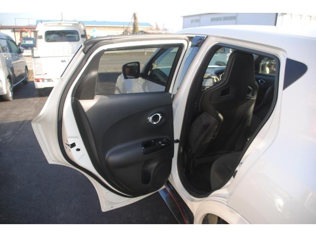 ジューク ニスモ　ＲＳ　４ＷＤ　８速ＣＶＴ　ＭＲ１６ＤＤＴニスモＲＳ専用チューン　ＲＳ専用大径ブレーキローター　キャリパーＲＳレッド　ＲＳエキゾースト　　３年間走行無制限保証　ＥＴＣ　全方位モニター　オートライト　寒冷地仕様（29枚目）