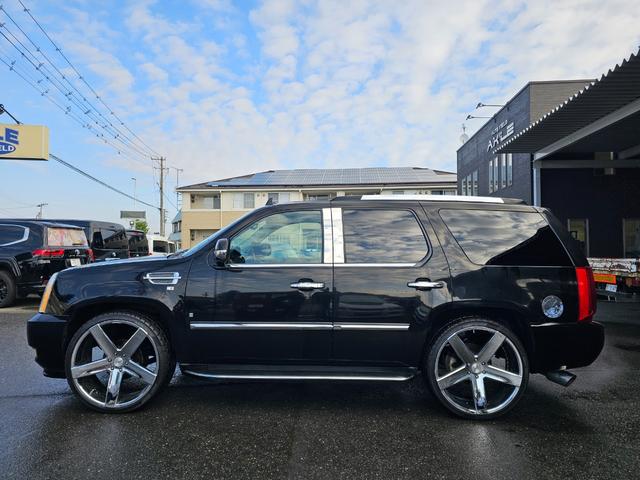 キャデラックエスカレード 新車並行 AWD 車検令和9年6月4日 ギブソンマフラー 社外AW NEWタイヤ VIPERセキュリティー(2枚目)