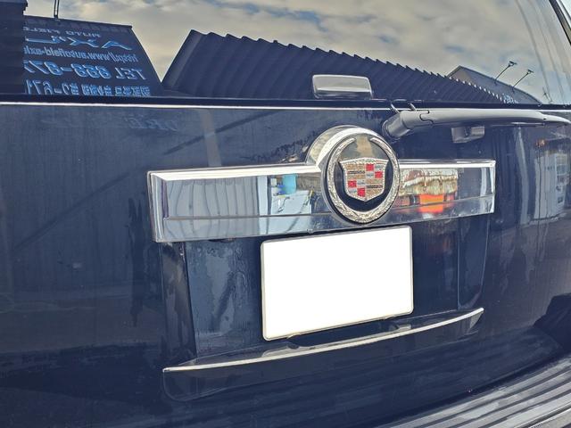 キャデラックエスカレード 新車並行 AWD 車検令和9年6月4日 ギブソンマフラー 社外AW NEWタイヤ VIPERセキュリティー(10枚目)