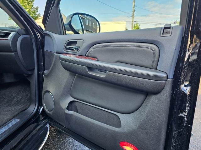 キャデラックエスカレード 新車並行 AWD 車検令和9年6月4日 ギブソンマフラー 社外AW NEWタイヤ VIPERセキュリティー(22枚目)