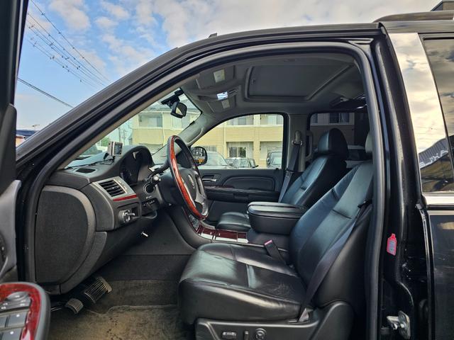 キャデラックエスカレード 新車並行 AWD 車検令和9年6月4日 ギブソンマフラー 社外AW NEWタイヤ VIPERセキュリティー(33枚目)