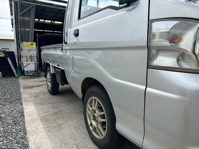 ハイゼットトラック ジャンボ　車検整備Ｒ／９／１０　ジャンボ　ＡＴ　４ＷＤ　ナビ　ワンセグ　エアコン　パワステ　パワーウインドウ　キーレス（3枚目）