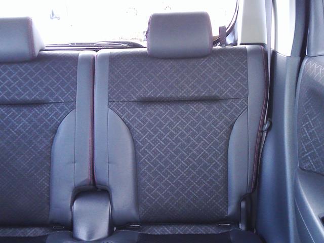 助手席側後部座席