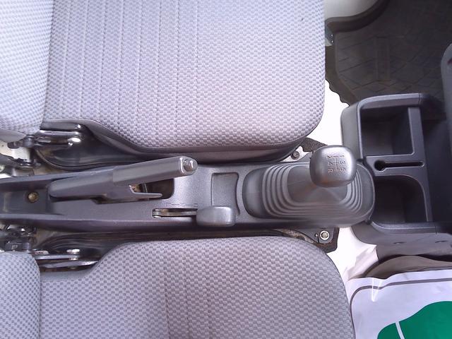 ハイゼットトラック エクストラ　ＨＩ－ＬＯ切り替式４ＷＤ　三方開　運転席エアバッグ　パワーウィンドウ　エアコン　パワステ　純正ＣＤ　デフロック　キーレス　フォグランプ　荷台ランプ（18枚目）