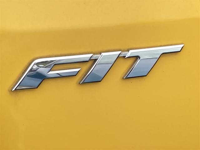 フィット Ｇ　キーレスエントリー　電動格納ミラー　ＣＶＴ　盗難防止システム　衝突安全ボディ　ＡＢＳ　ＣＤ　エアコン　パワーステアリング　パワーウィンドウ（4枚目）