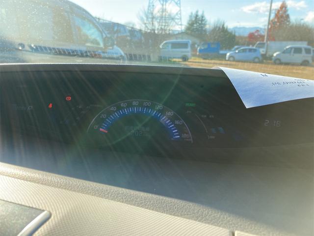 エスティマハイブリッド Ｘ　４ＷＤ　ハイブリッド　両側スライドドア　オートクルーズコントロール　ＨＩＤ　スマートキー　ＣＶＴ　盗難防止システム　衝突安全ボディ　アルミホイール　ミュージックプレイヤー接続可　３列シート　ＡＢＳ（10枚目）