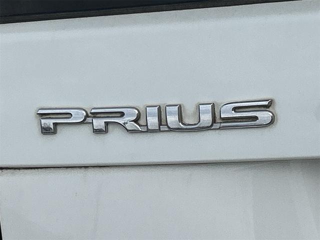 プリウス Ｌ　バックカメラ　ナビ　アルミホイール　ＣＶＴ　スマートキー　アイドリングストップ　電動格納ミラー　盗難防止システム　衝突安全ボディ　ＡＢＳ　ＥＳＣ　エアコン　パワーステアリング　パワーウィンドウ（4枚目）