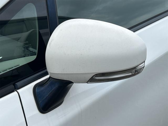 プリウス Ｌ　バックカメラ　ナビ　アルミホイール　ＣＶＴ　スマートキー　アイドリングストップ　電動格納ミラー　盗難防止システム　衝突安全ボディ　ＡＢＳ　ＥＳＣ　エアコン　パワーステアリング　パワーウィンドウ（6枚目）