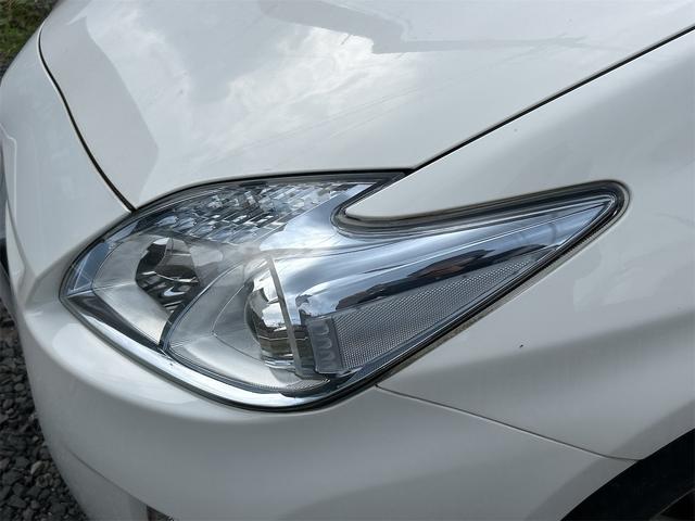 プリウス Ｌ　バックカメラ　ナビ　アルミホイール　ＣＶＴ　スマートキー　アイドリングストップ　電動格納ミラー　盗難防止システム　衝突安全ボディ　ＡＢＳ　ＥＳＣ　エアコン　パワーステアリング　パワーウィンドウ（8枚目）