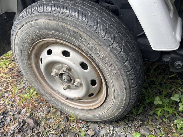 サンバートラック ＴＢ　４ＷＤ　ＭＴ　エアコン　運転席エアバッグ（8枚目）