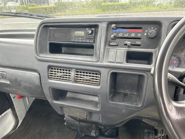 サンバートラック ＴＢ　４ＷＤ　ＭＴ　エアコン　運転席エアバッグ（10枚目）