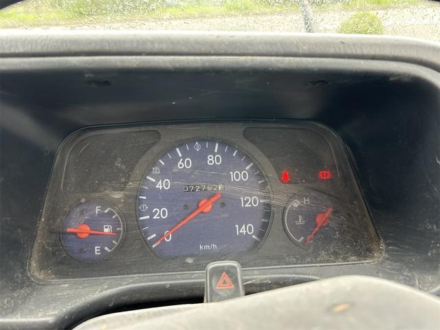 サンバートラック ＴＢ　４ＷＤ　ＭＴ　エアコン　運転席エアバッグ（13枚目）
