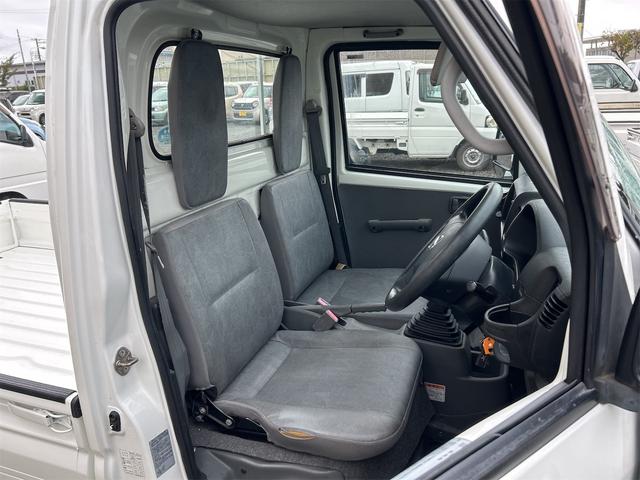 ＮＴ１００クリッパートラック 　４ＷＤ　ＭＴ　エアコン　運転席エアバッグ（4枚目）