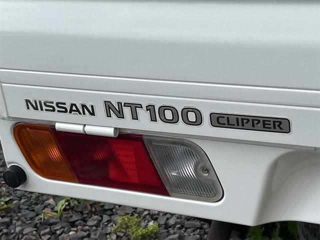 ＮＴ１００クリッパートラック 　４ＷＤ　ＭＴ　エアコン　運転席エアバッグ（9枚目）