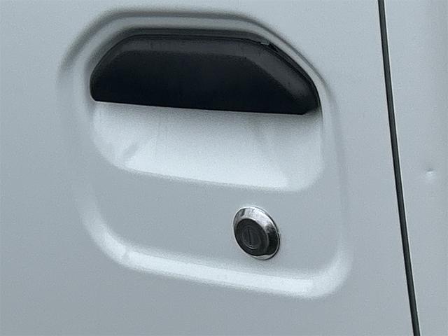 ＮＴ１００クリッパートラック 　４ＷＤ　ＭＴ　エアコン　運転席エアバッグ（11枚目）