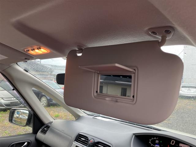 セレナ 　ＥＴＣ　ナビ　オートクルーズコントロール　両側電動スライドドア　スマートキー　電動格納ミラー　ＣＶＴ　アルミホイール　ミュージックプレイヤー接続可　盗難防止システム　衝突安全ボディ　ＡＢＳ　ＥＳＣ（8枚目）