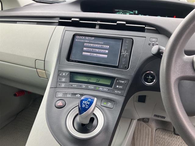 プリウス Ｓ　ＥＴＣ　アルミホイール　オートライト　ＣＶＴ　スマートキー　電動格納ミラー　盗難防止システム　衝突安全ボディ　ＡＢＳ　ＥＳＣ　エアコン　パワーステアリング　パワーウィンドウ（7枚目）